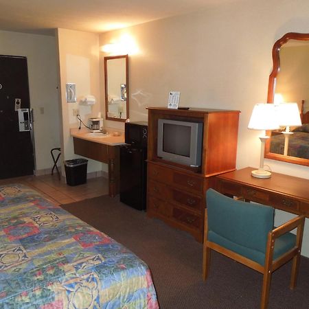 Knights Inn Endwell Экстерьер фото