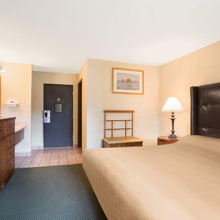 Knights Inn Endwell Экстерьер фото