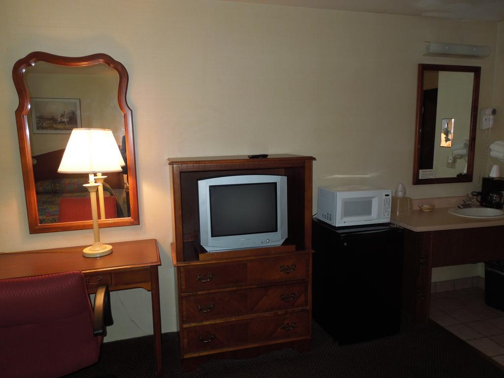 Knights Inn Endwell Экстерьер фото