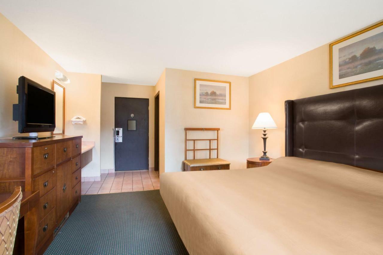 Knights Inn Endwell Экстерьер фото